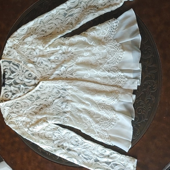 3/$40 BKE Boutique Lace Blouse Size Med - Picture 1 of 12